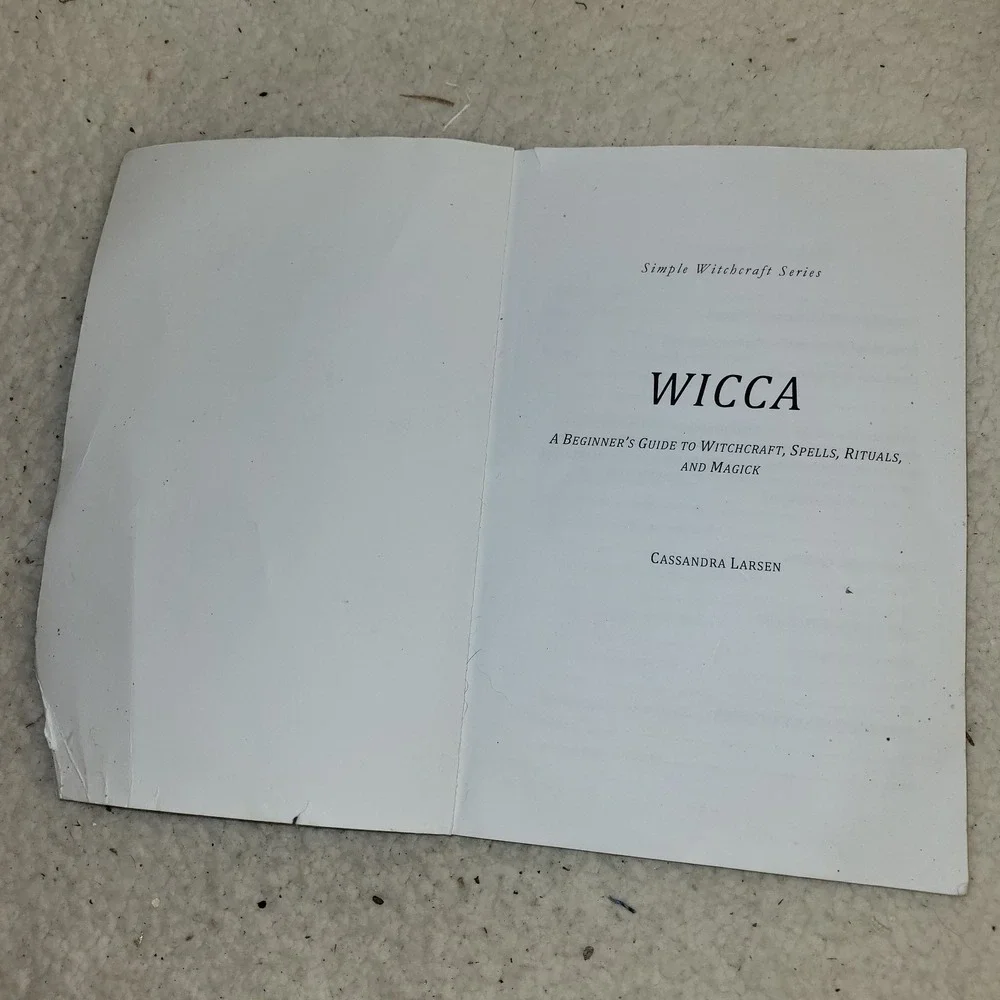 Wicca: A Beginner's Guide to Witchcraft, Spells, Rituals,‎ and Magick